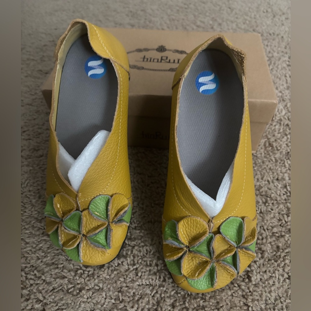 HinRui New in Box Size 7 Shoes
